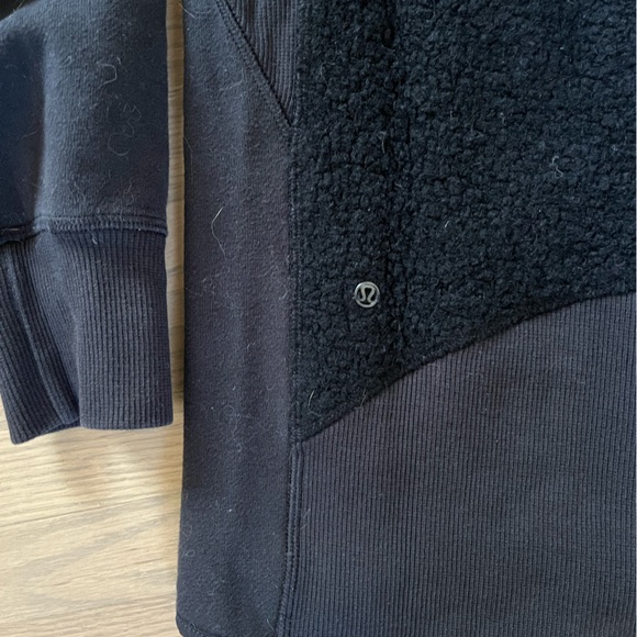 Lululemon Stand Out fleece Sherpa Zip up - Picture 3 of 6